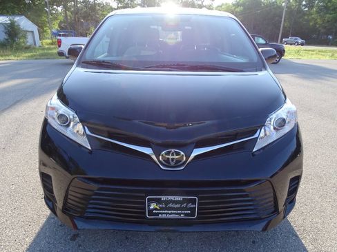 Used 2018 Toyota Sienna LE AWD image 4