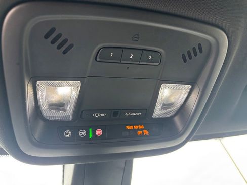 Used 2023 Chevrolet Traverse LT w/ Rear Camera Mirror Package AWD/4WD image 17
