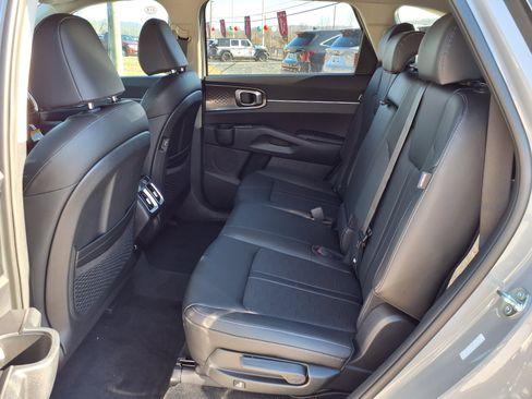 New 2026 Kia Sorento S FWD image 4