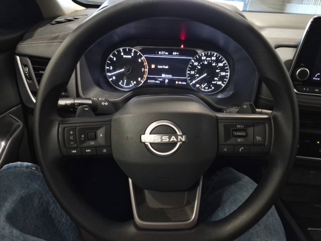 Used 2025 Nissan Rogue S AWD/4WD image 13