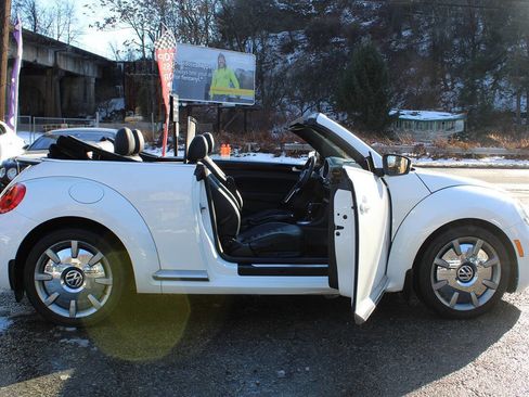 Used 2014 Volkswagen Beetle TDI image 31