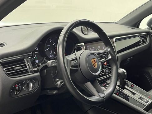 Used 2022 Porsche Macan image 4