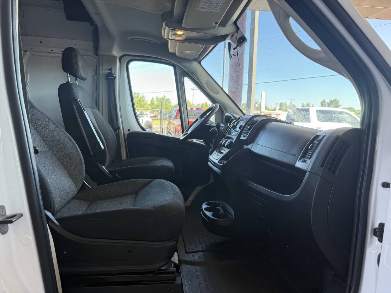 Used 2021 RAM ProMaster 2500 w/ Convenience Group FWD image 9
