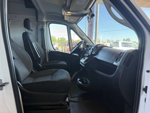 Used 2021 RAM ProMaster 2500 w/ Convenience Group FWD image 9