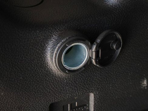 Used 2025 Jeep Wrangler Sahara image 33