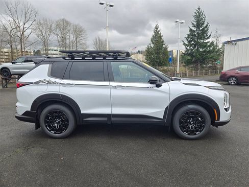 New 2026 Mitsubishi Outlander Trail Edition image 4