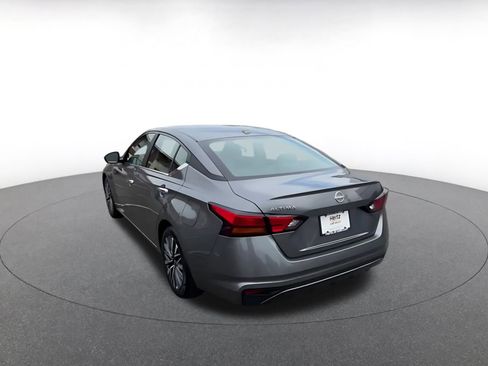 Used 2025 Nissan Altima 2.5 SV image 11