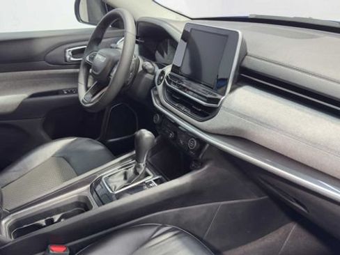 Used 2022 Jeep Compass Latitude FWD image 13