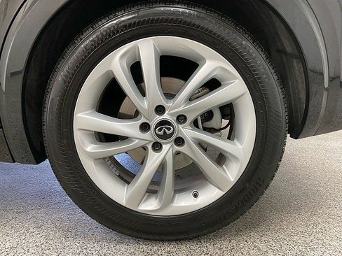 Used 2018 INFINITI QX30 4d SUV FWD Luxury image 24