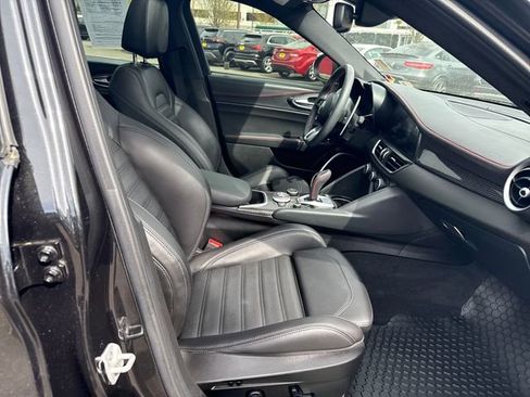Used 2023 Alfa Romeo Giulia Estrema image 13