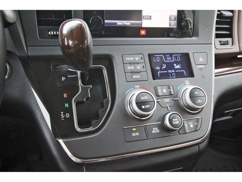 Used 2015 Toyota Sienna Limited Premium FWD image 27