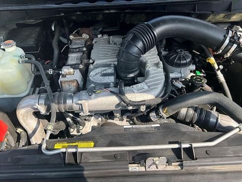 Used 2019 Nissan Titan SV w/ SV Convenience Package AWD/4WD image 33
