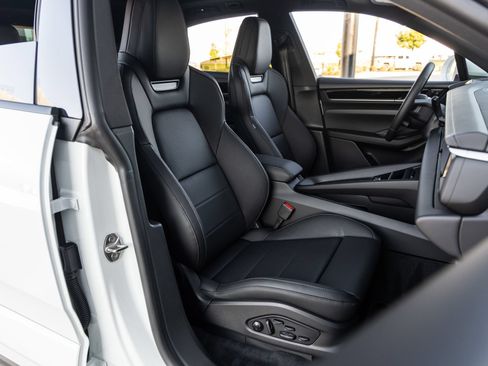 Certified 2025 Porsche Macan 4S Electric AWD/4WD image 46