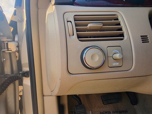 Used 2009 Buick Lucerne CXL w/ Driver Confidence Package image 44