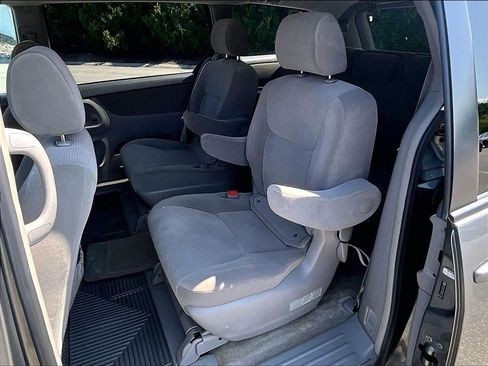 Used 2005 Toyota Sienna LE w/ LE Pkg 1 FWD image 15
