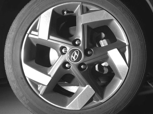 Used 2023 Hyundai Venue SEL image 10