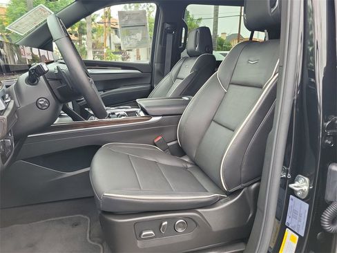 Used 2025 Cadillac Escalade ESV Premium Luxury image 19