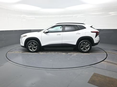 Used 2024 Chevrolet Trax LT w/ Driver Confidence Package image 6