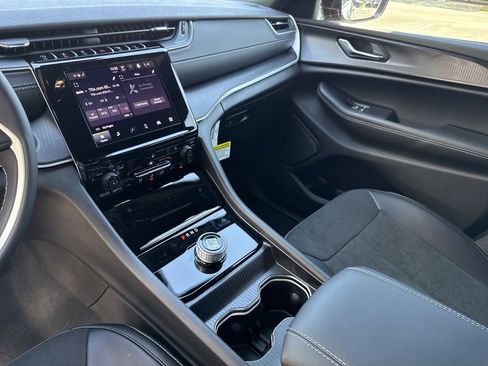 New 2025 Jeep Grand Cherokee Altitude AWD/4WD image 26