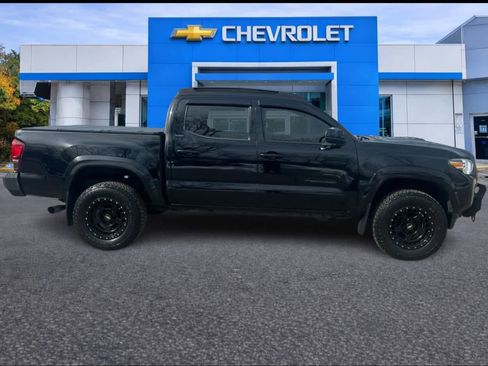 Used 2020 Toyota Tacoma SR5 image 4