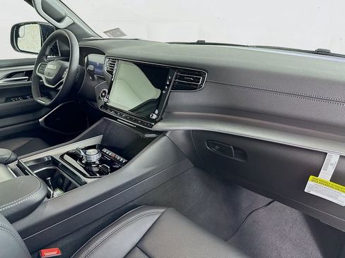 New 2026 Jeep Grand Wagoneer Limited image 38