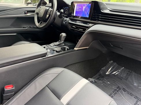 Used 2025 Toyota Camry SE image 10