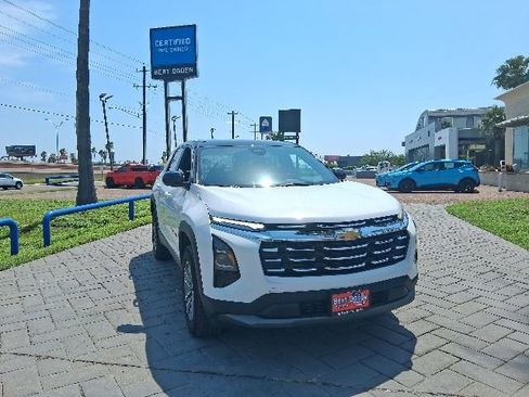 Used 2025 Chevrolet Equinox LT FWD image 1