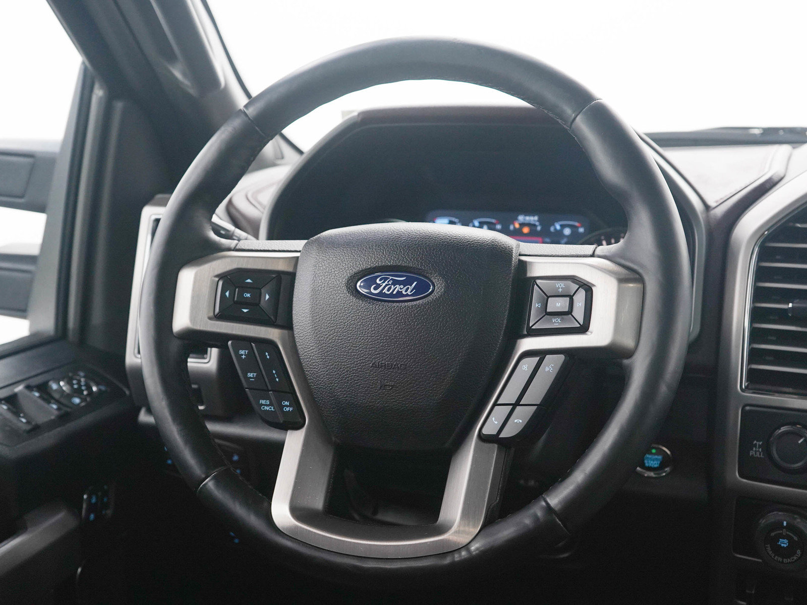 Used 2017 Ford F150 Platinum w/ Equipment Group 701A Luxury AWD/4WD image 17
