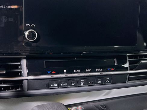 Used 2026 Toyota Sienna LE FWD image 26
