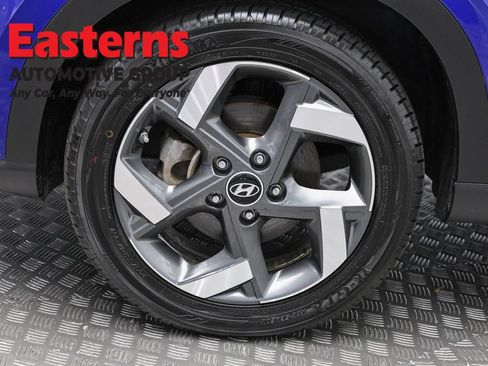Used 2023 Hyundai Venue Limited FWD image 31
