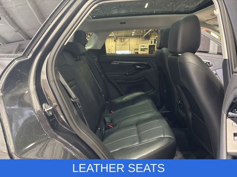 Used 2022 Land Rover Range Rover Evoque SE image 17