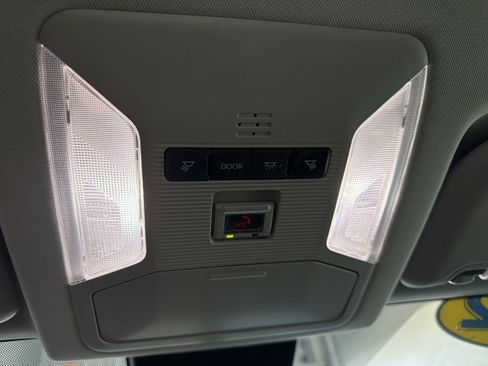 Used 2022 Toyota RAV4 LE AWD/4WD image 27