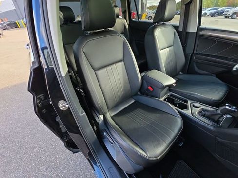 Used 2022 Volkswagen Tiguan SE image 27