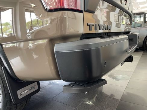 Used 2023 Nissan Titan PRO-4X w/ Pro-4x Convenience Package AWD/4WD image 16