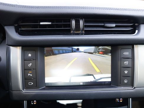 Used 2018 Jaguar XF Prestige image 37