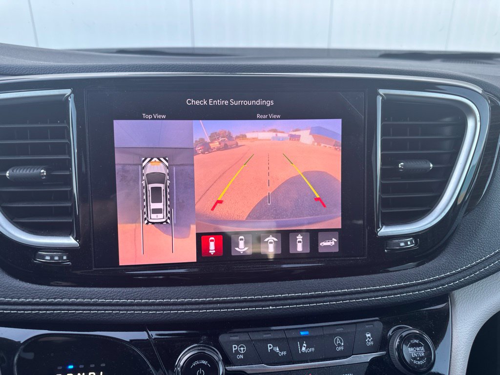 Used 2023 Chrysler Pacifica Limited w/ Uconnect Theater Family Group FWD image 51