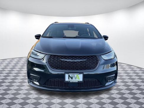 Used 2025 Chrysler Pacifica Limited FWD image 5