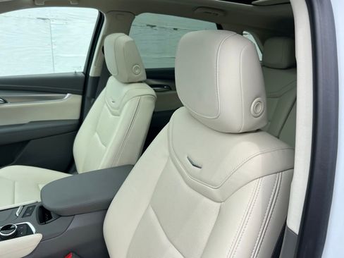Certified 2024 Cadillac XT5 Premium Luxury w/ Technology Package FWD image 10