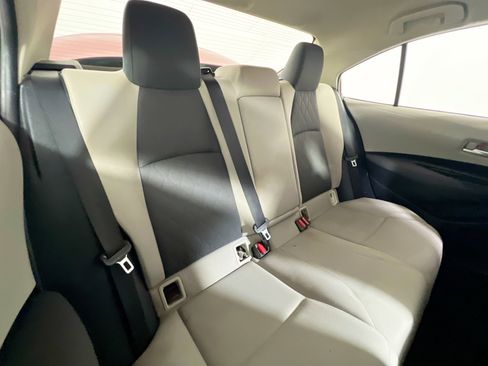 Used 2020 Toyota Corolla LE FWD image 32