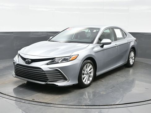 Used 2024 Toyota Camry LE image 2