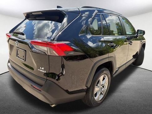 Used 2022 Toyota RAV4 LE AWD/4WD image 14