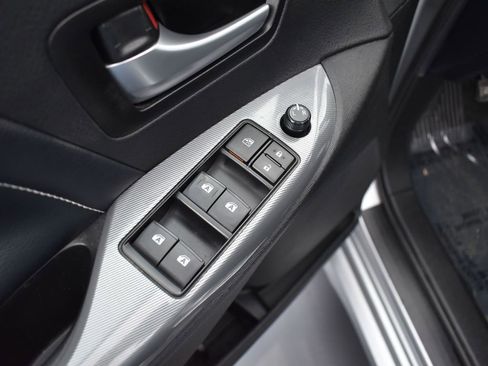 Used 2019 Toyota Sienna SE image 8