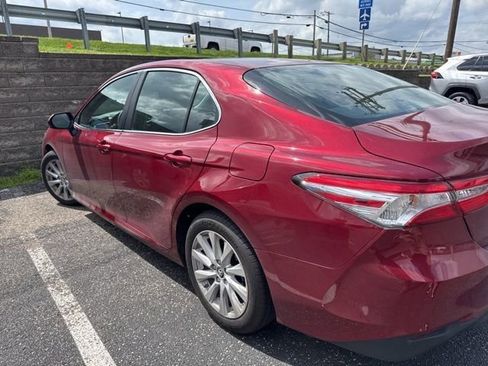 Used 2018 Toyota Camry LE image 19