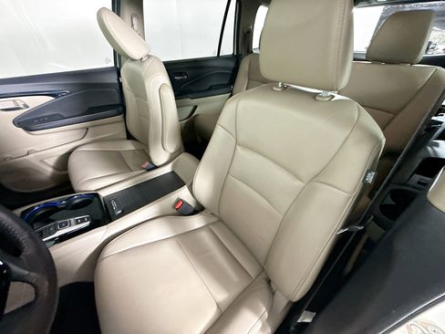 Used 2016 Honda Pilot Touring image 26