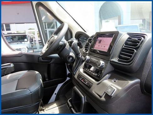 Used 2025 RAM ProMaster 2500 w/ Convenience Group FWD image 8