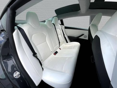 Used 2025 Tesla Model 3 Long Range RWD image 19