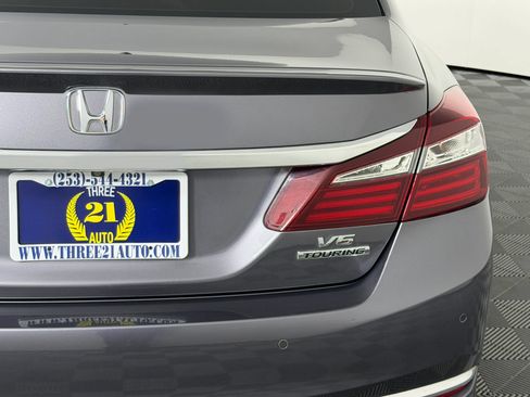 Used 2017 Honda Accord Touring image 11