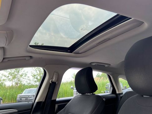 Used 2019 Ford Fusion SE FWD image 19