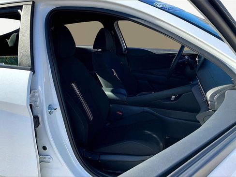 Certified 2025 Hyundai Elantra Sport image 7