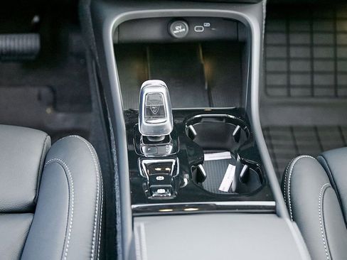 New 2026 Volvo XC40 B5 Ultra w/ Protection Package Premier image 29